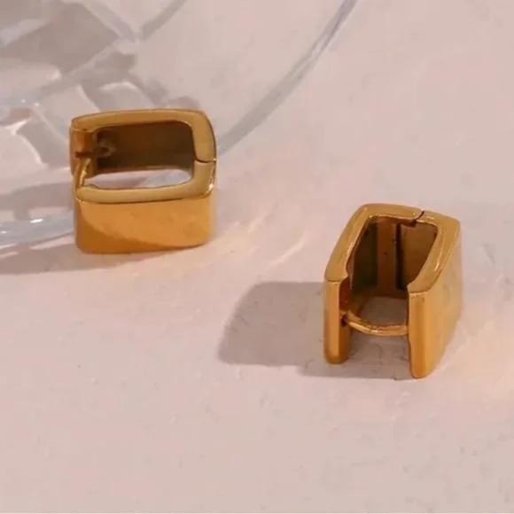 NEW 18K GOLD SQUARE EARRINGS, WONDERFUL EARRINGS, WOW EARRINGS. - Picture 3 of 7